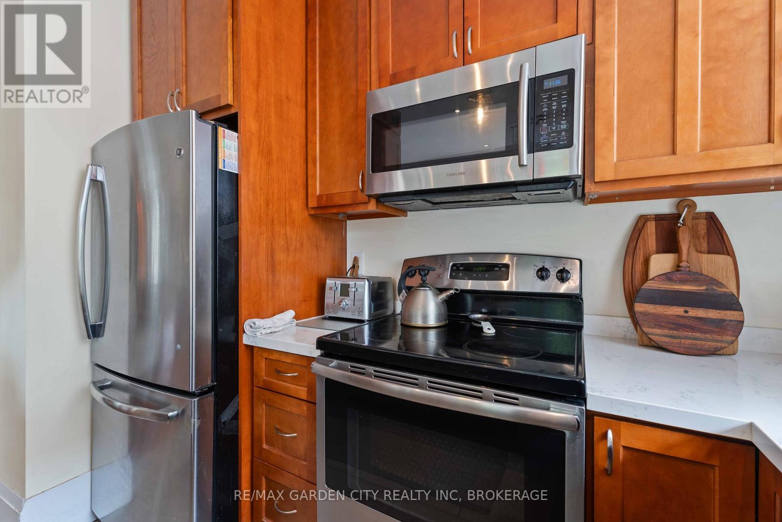 Photo 14 of 2 Stepney Street, St Catharines ON