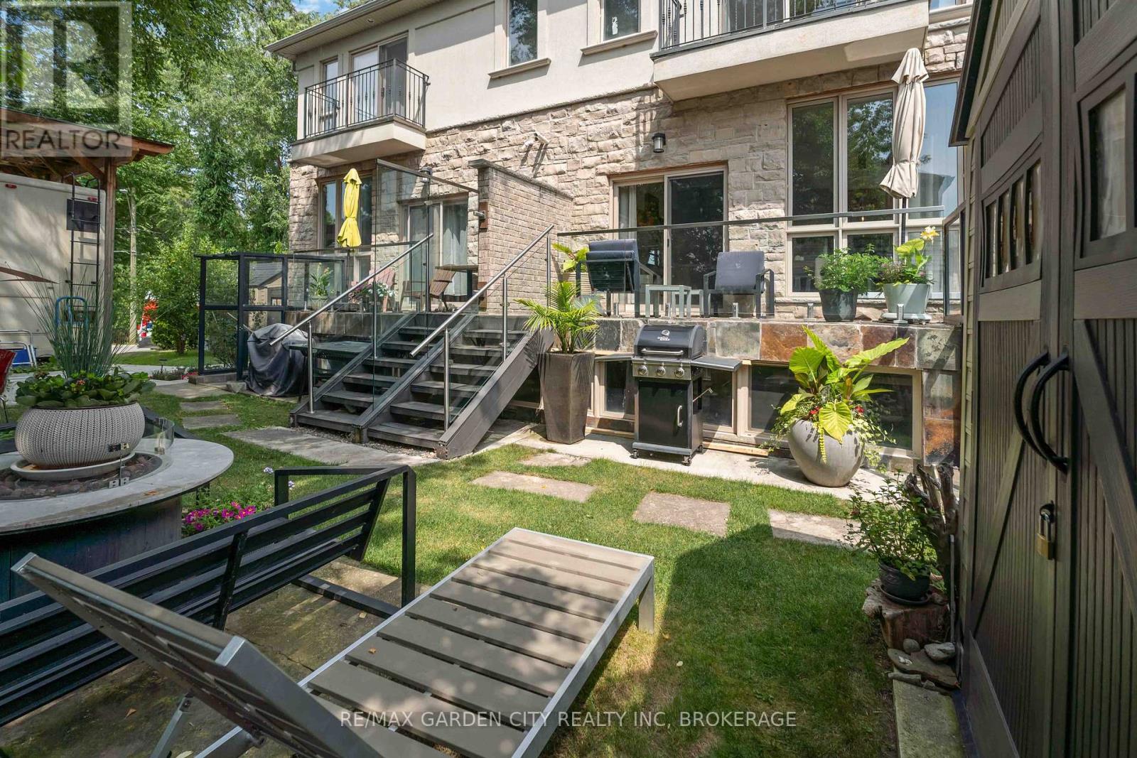 Photo 2 of 2 Stepney Street, St Catharines ON