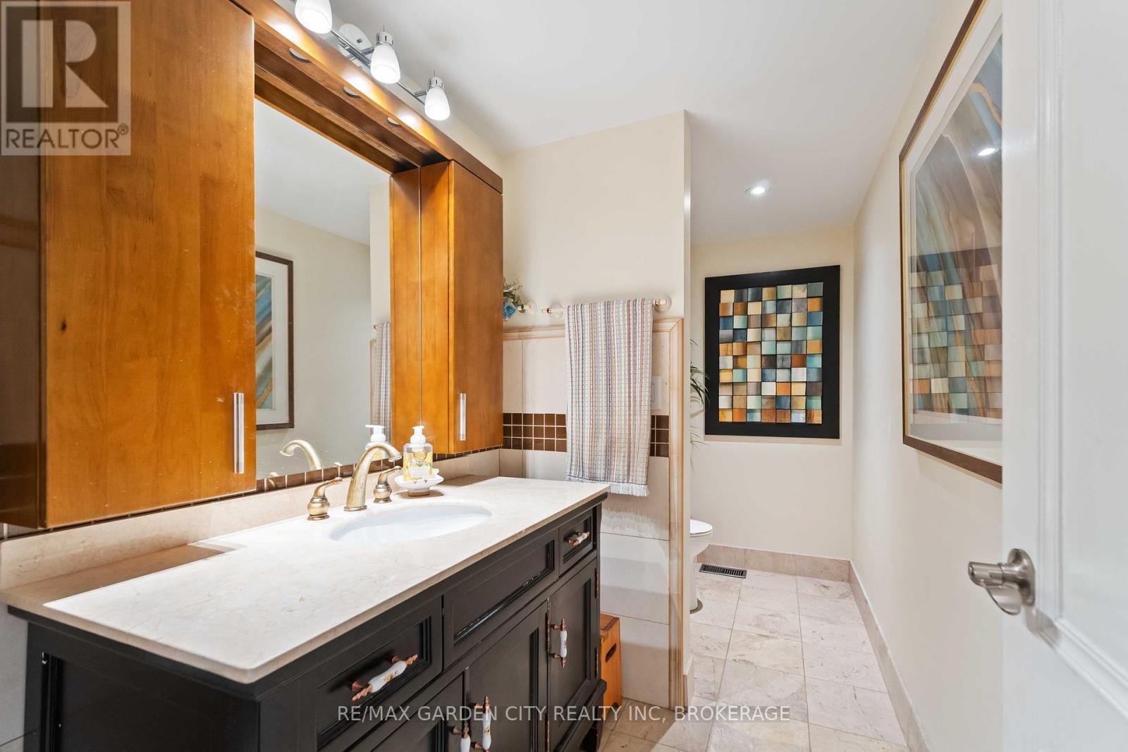 Photo 22 of 2 Stepney Street, St Catharines ON