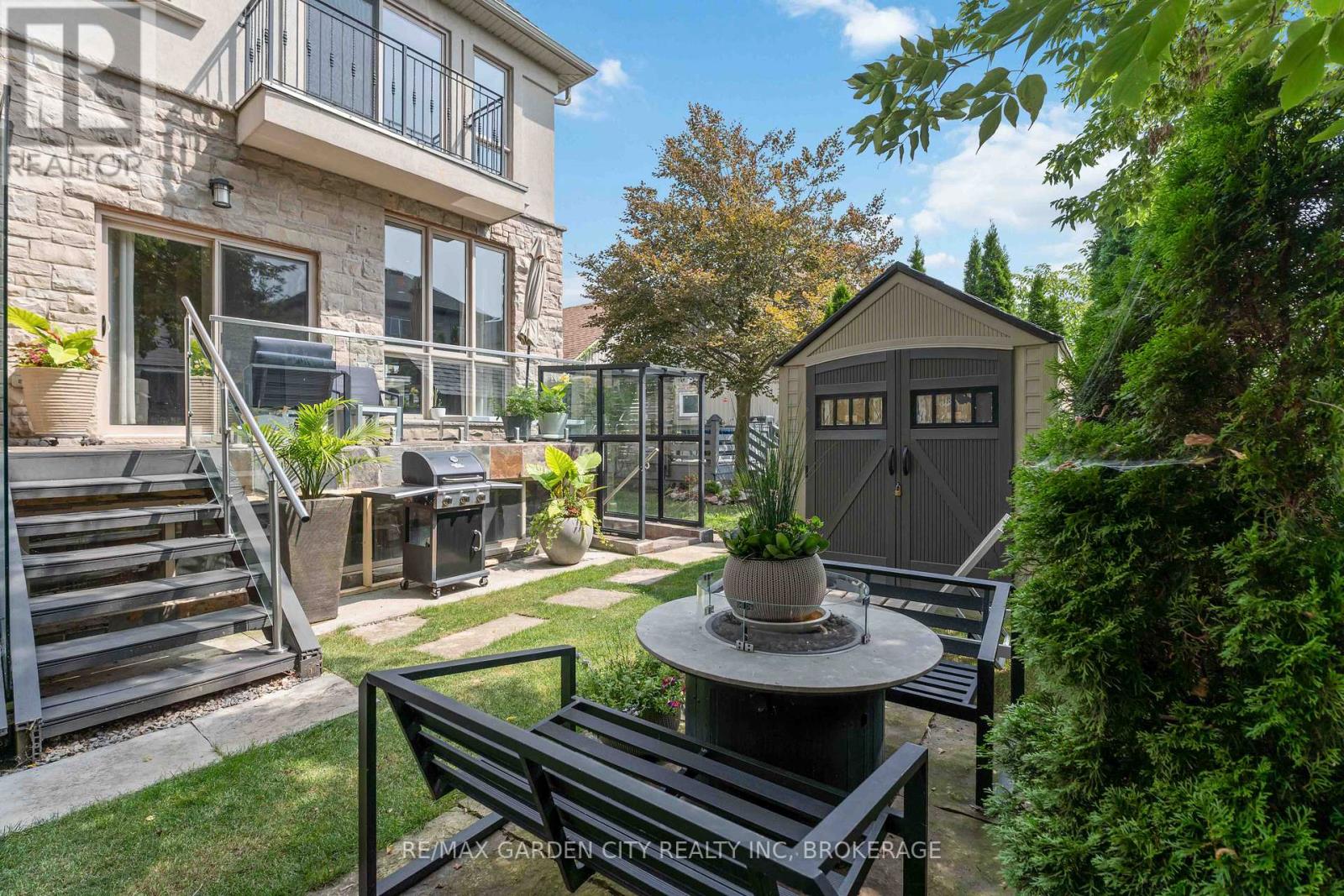 Photo 3 of 2 Stepney Street, St Catharines ON