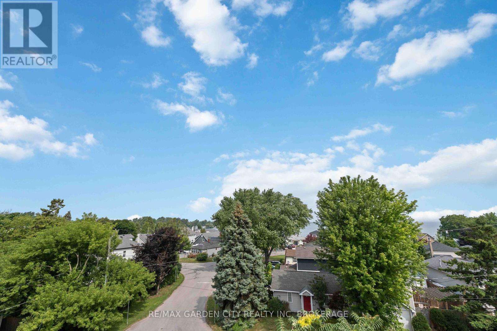 Photo 8 of 2 Stepney Street, St Catharines ON