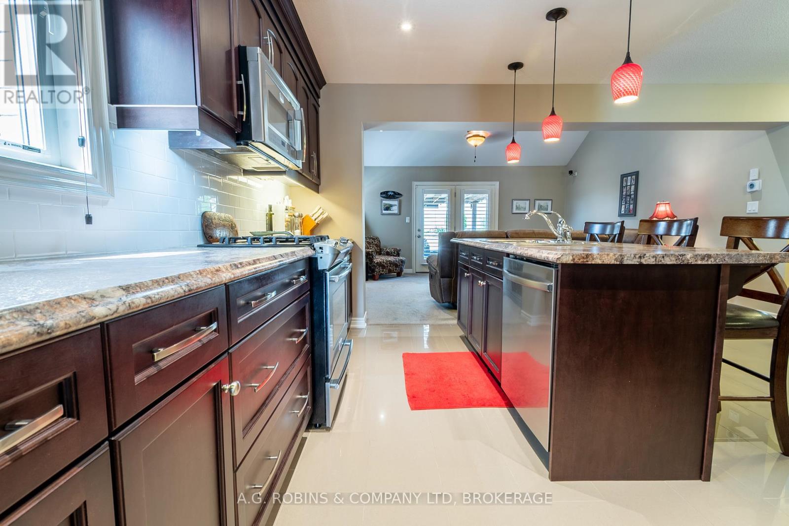 Photo 10 of 103 Tuliptree Road, Thorold ON