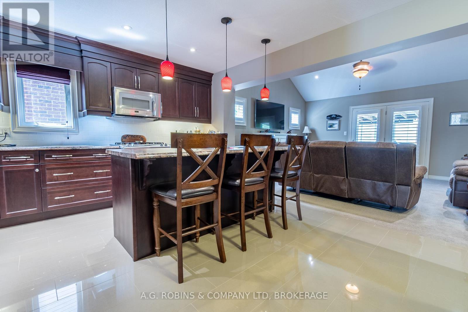 Photo 11 of 103 Tuliptree Road, Thorold ON
