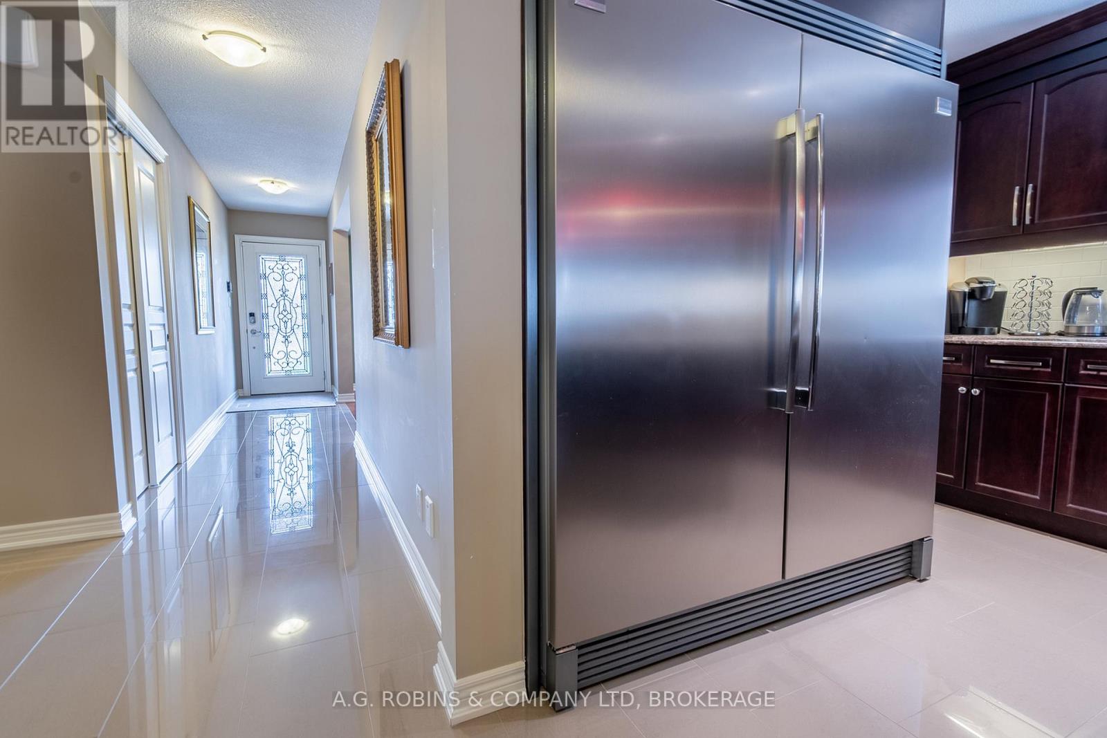 Photo 15 of 103 Tuliptree Road, Thorold ON