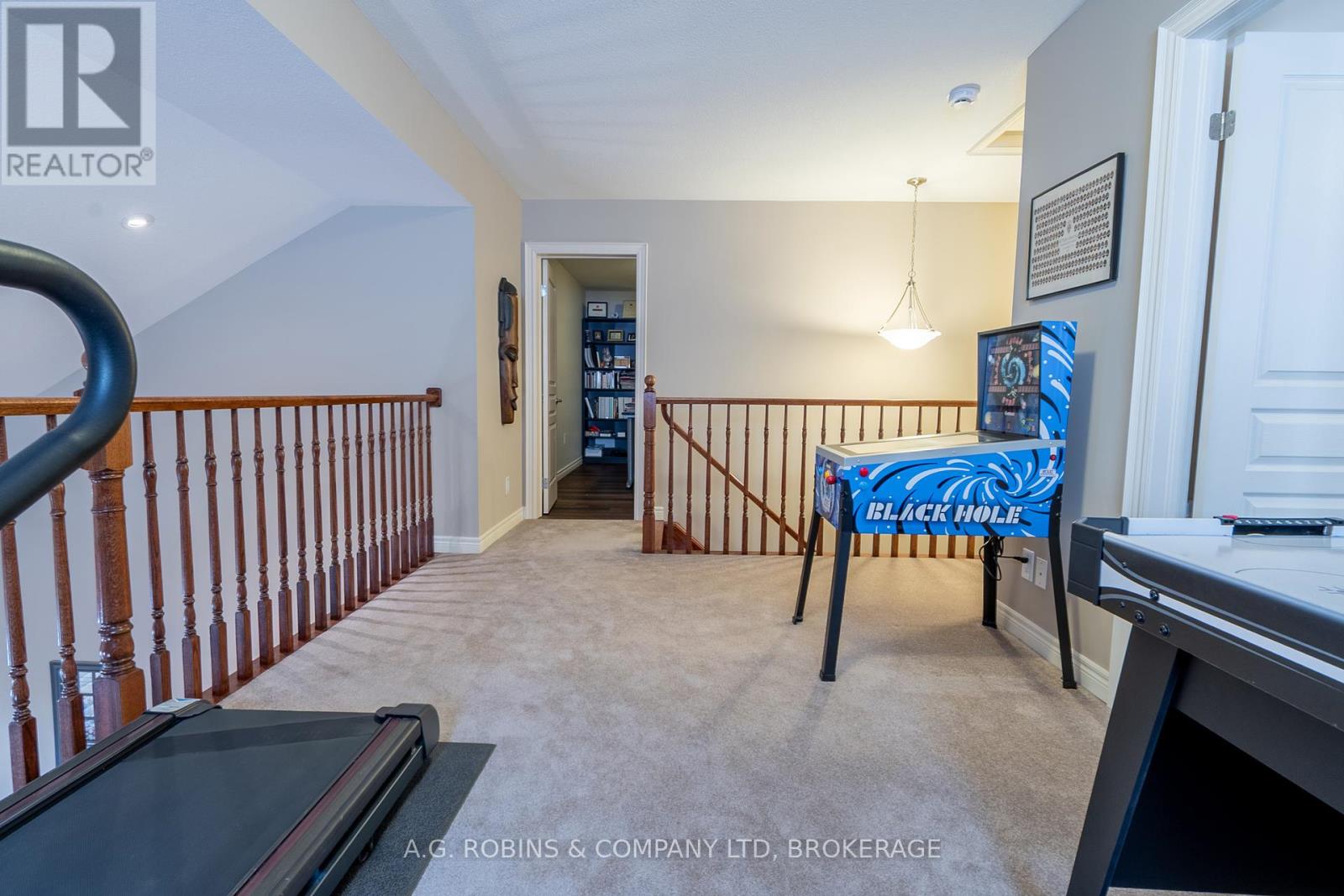Photo 29 of 103 Tuliptree Road, Thorold ON