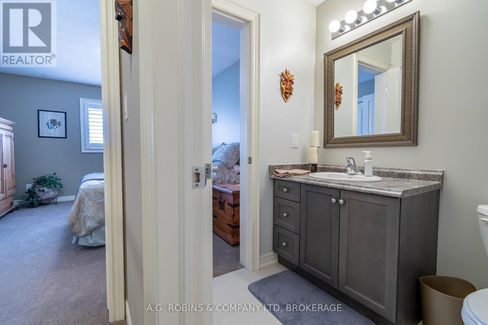 Photo 32 of 103 Tuliptree Road, Thorold ON