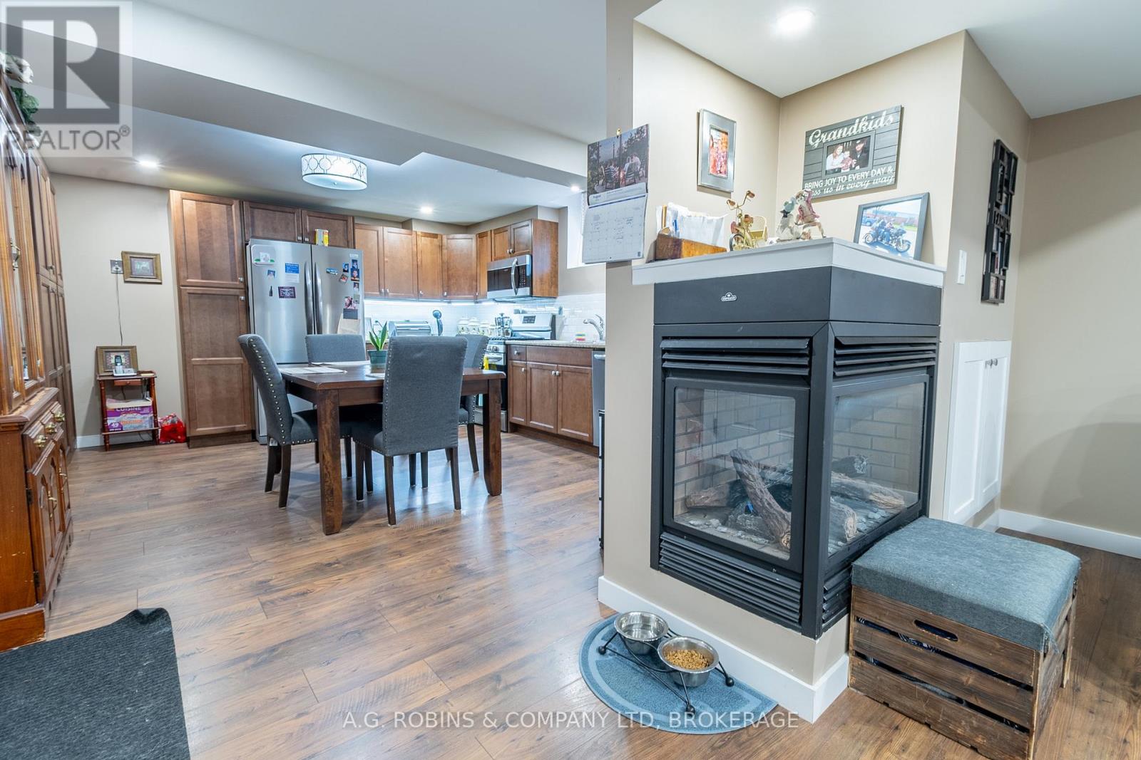Photo 38 of 103 Tuliptree Road, Thorold ON