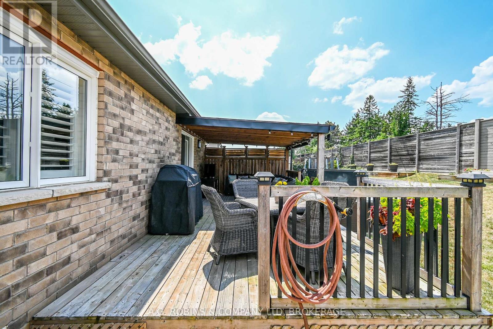 Photo 42 of 103 Tuliptree Road, Thorold ON