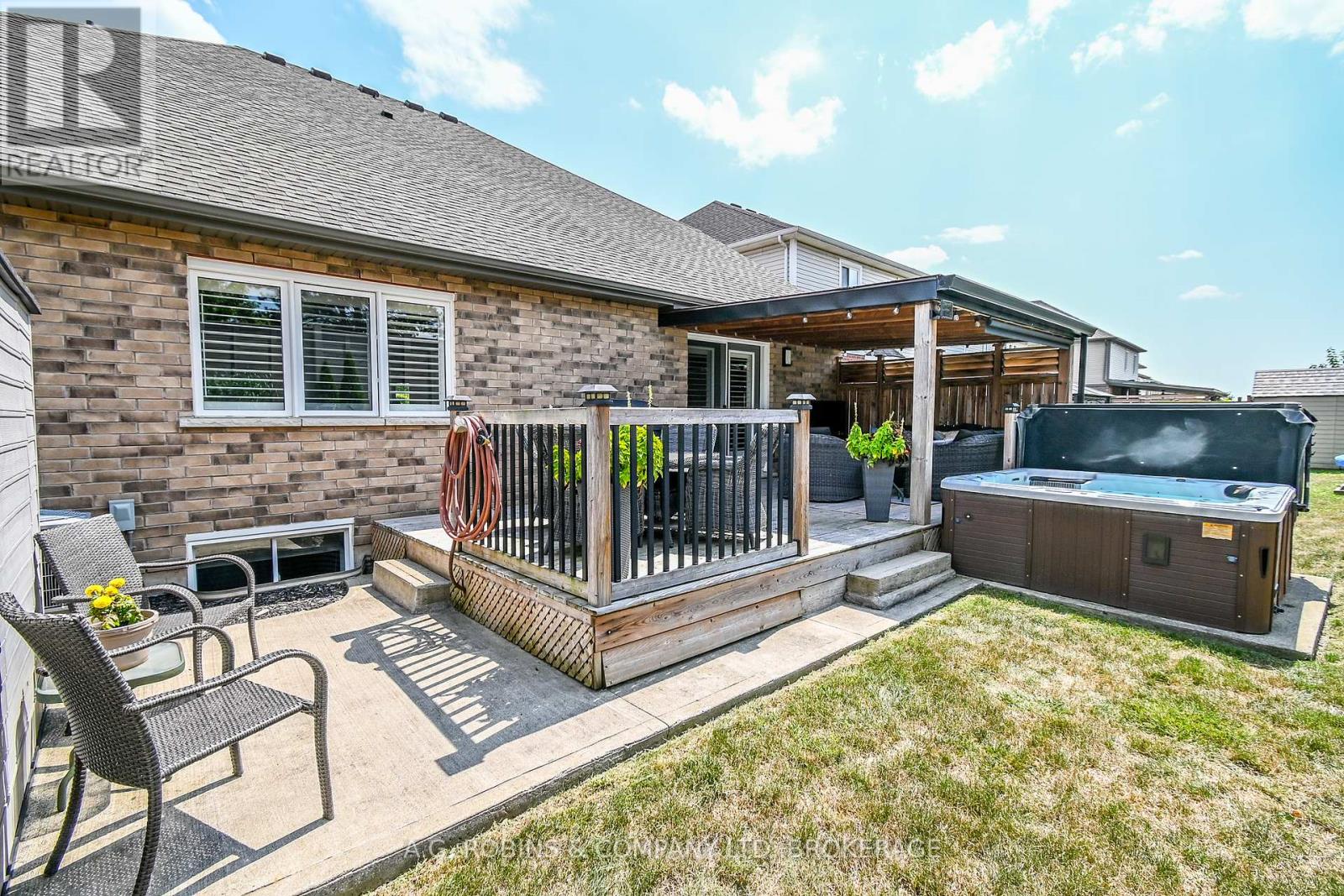 Photo 44 of 103 Tuliptree Road, Thorold ON
