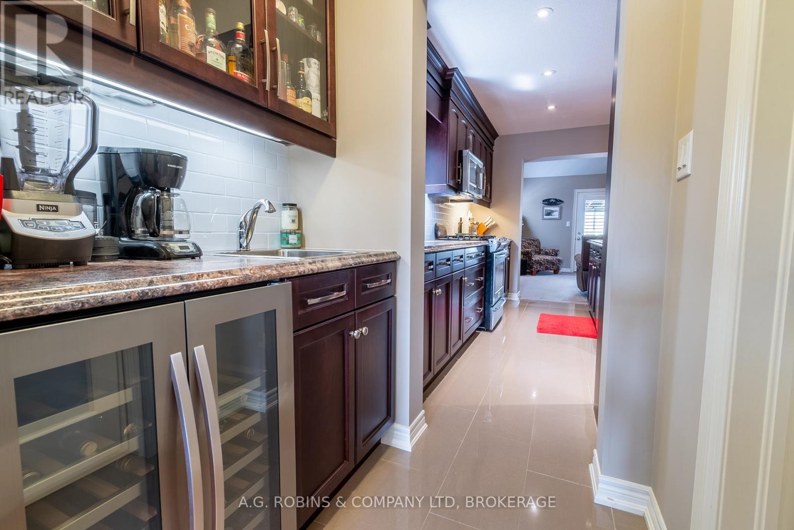 Photo 7 of 103 Tuliptree Road, Thorold ON
