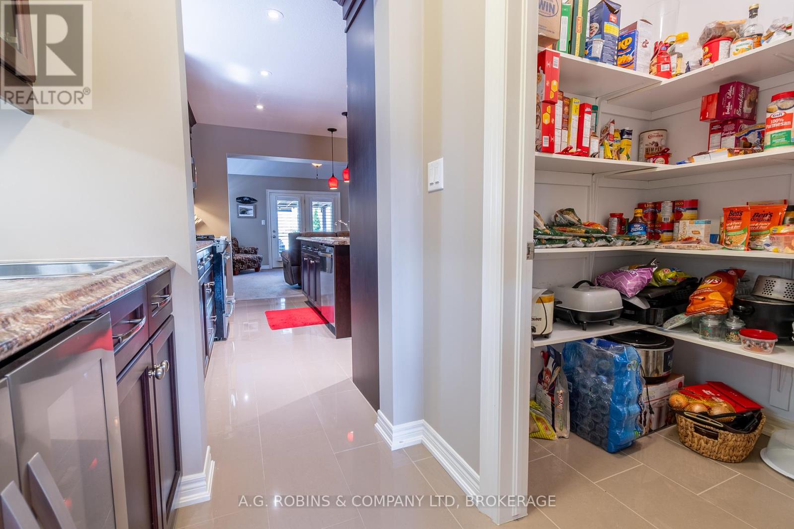 Photo 9 of 103 Tuliptree Road, Thorold ON