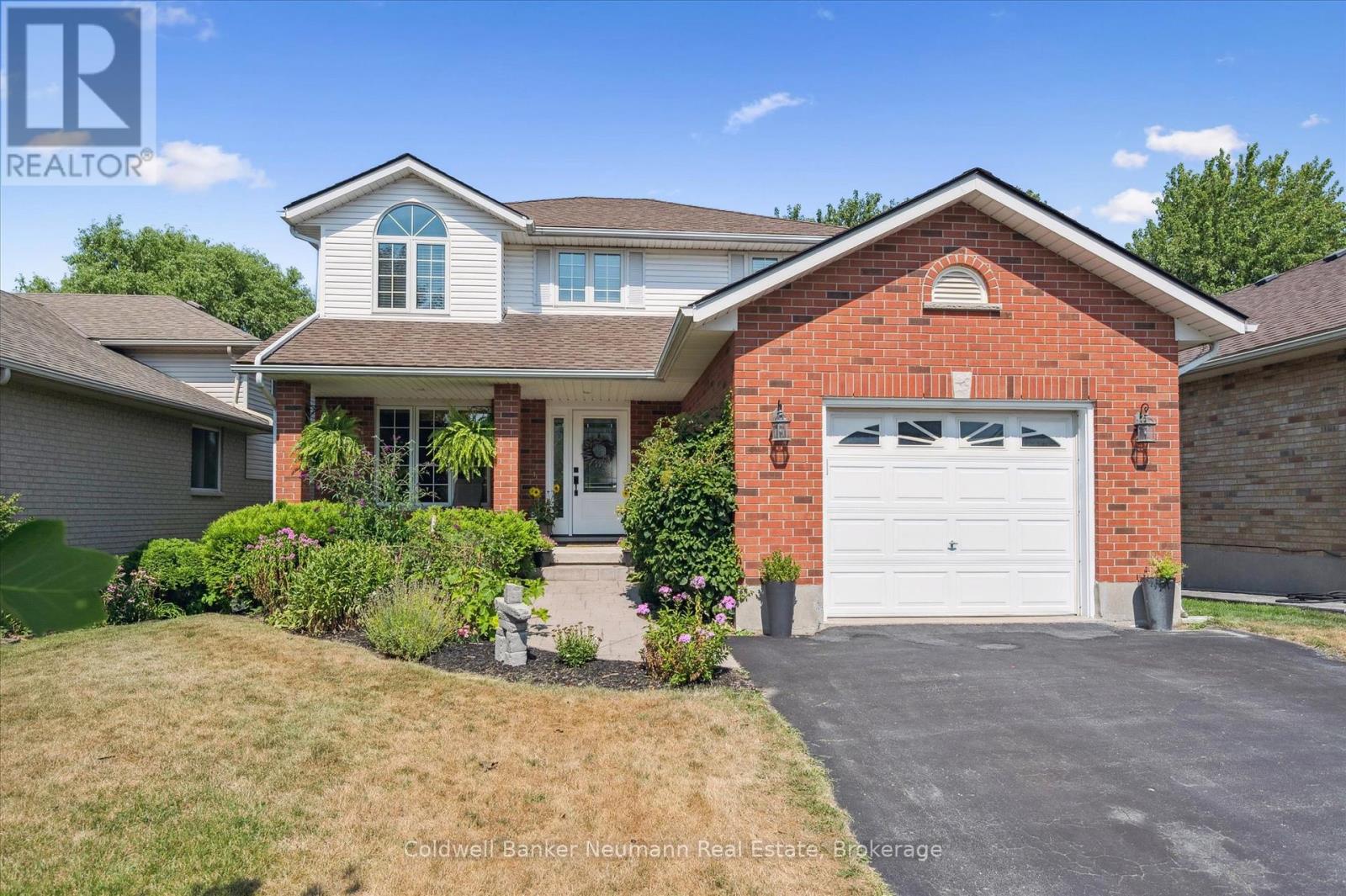 56 HAYWARD CRESCENT