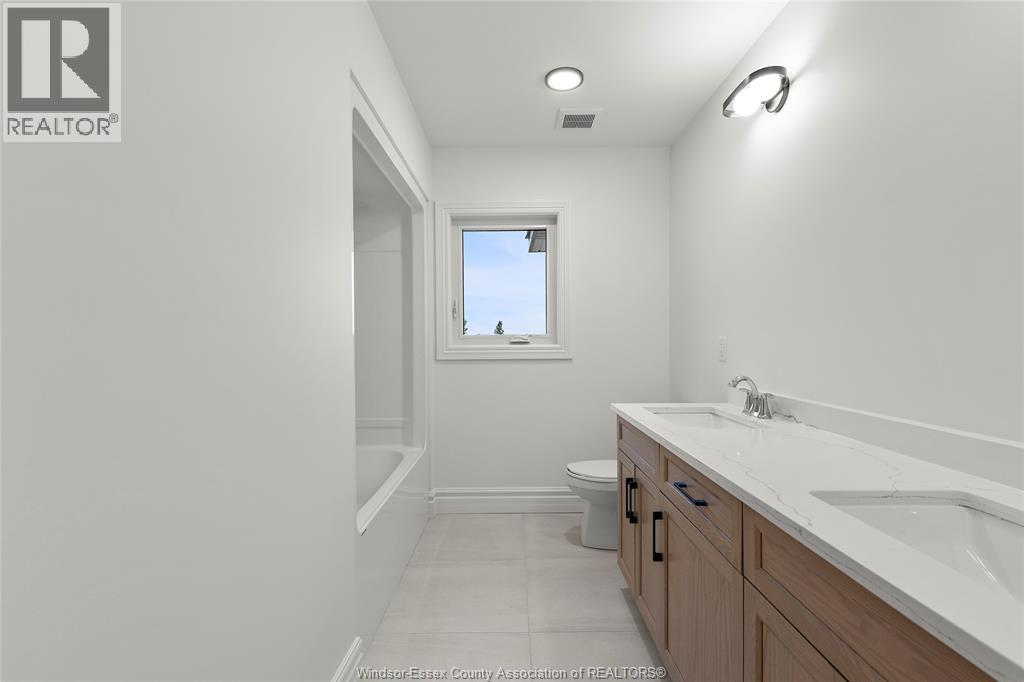 Photo 31 of 468 Marla Crescent, Lakeshore ON