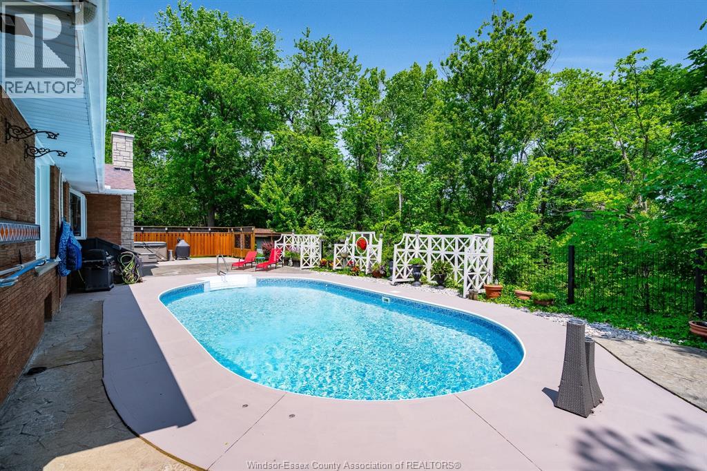 Photo 11 of 77 Prince Albert Street North, Kingsville ON