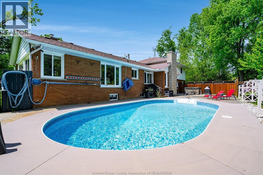 Photo 12 of 77 Prince Albert Street North, Kingsville ON