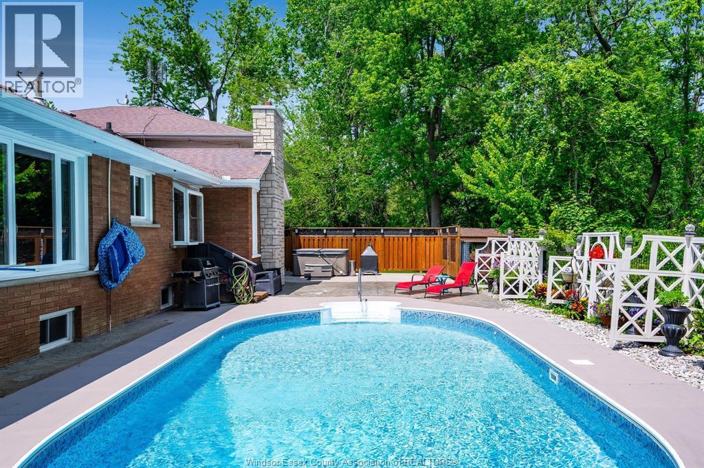Photo 13 of 77 Prince Albert Street North, Kingsville ON
