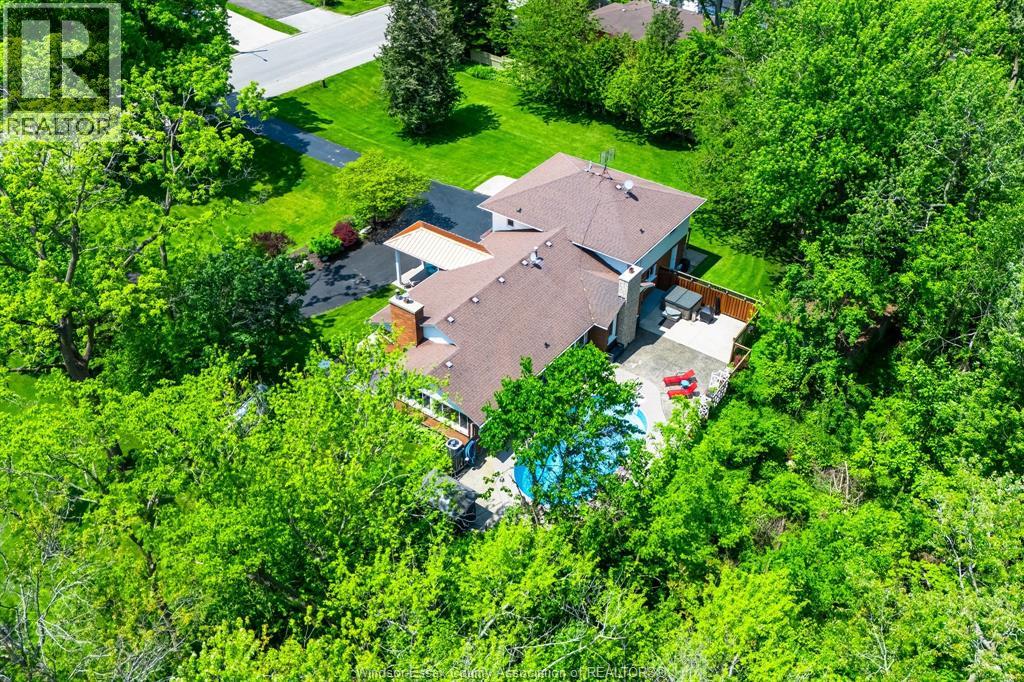 Photo 18 of 77 Prince Albert Street North, Kingsville ON
