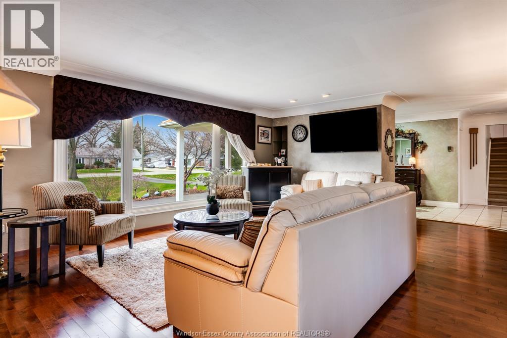 Photo 22 of 77 Prince Albert Street North, Kingsville ON