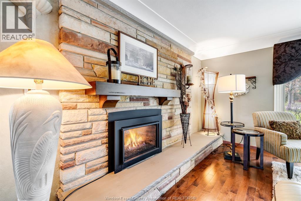 Photo 23 of 77 Prince Albert Street North, Kingsville ON