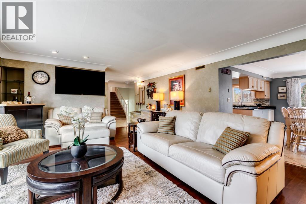 Photo 24 of 77 Prince Albert Street North, Kingsville ON