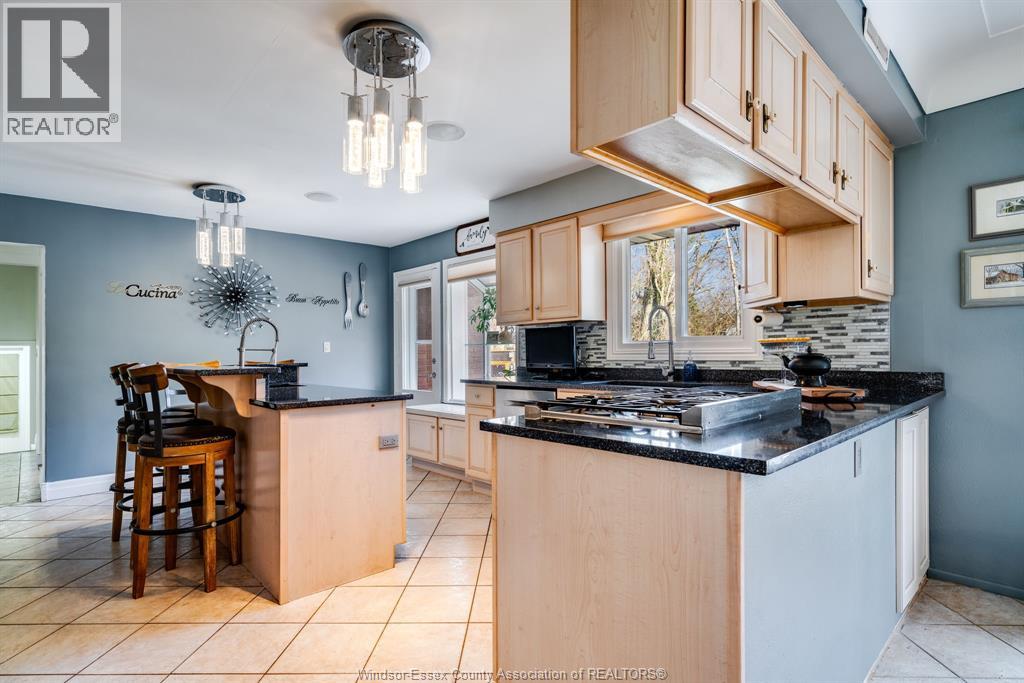 Photo 26 of 77 Prince Albert Street North, Kingsville ON