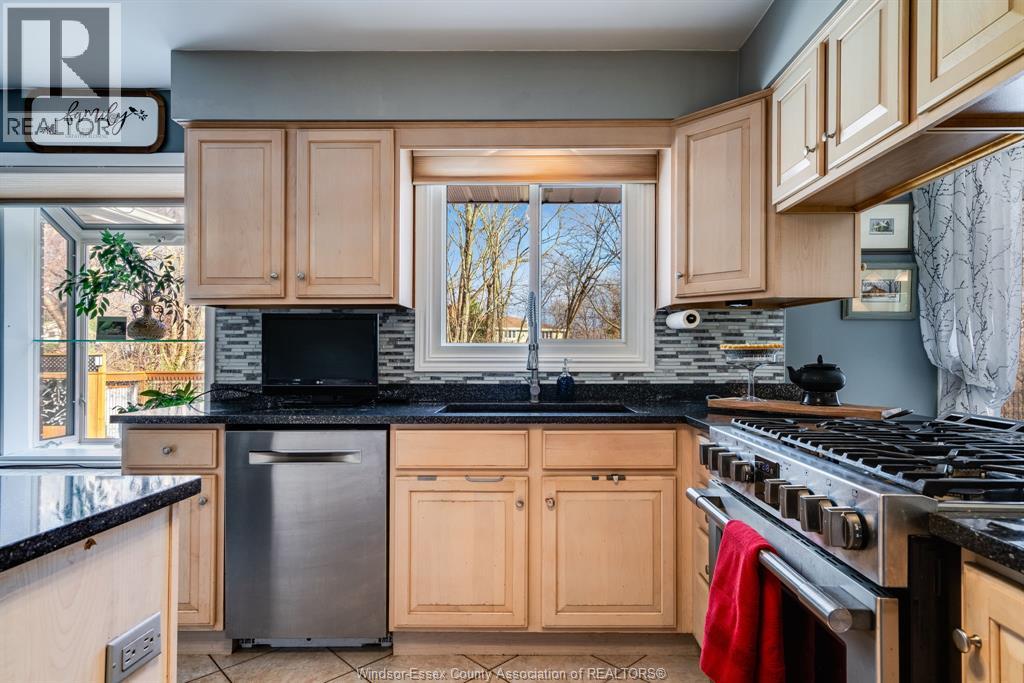 Photo 27 of 77 Prince Albert Street North, Kingsville ON