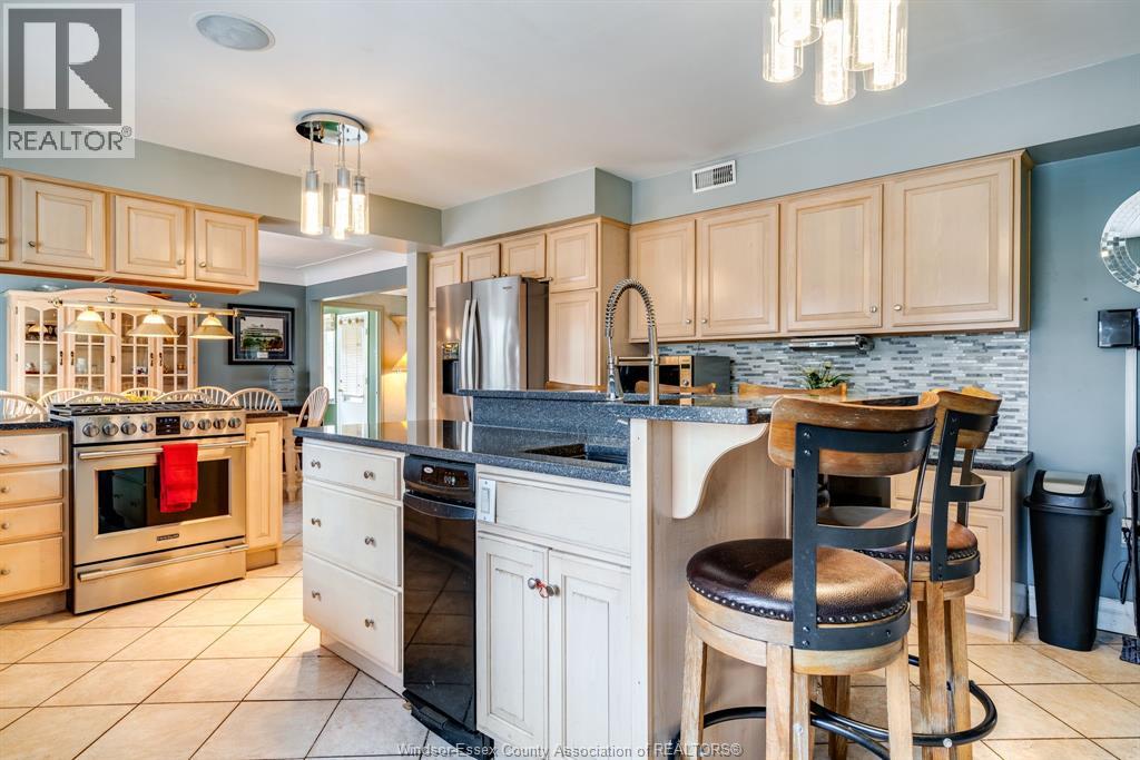Photo 31 of 77 Prince Albert Street North, Kingsville ON