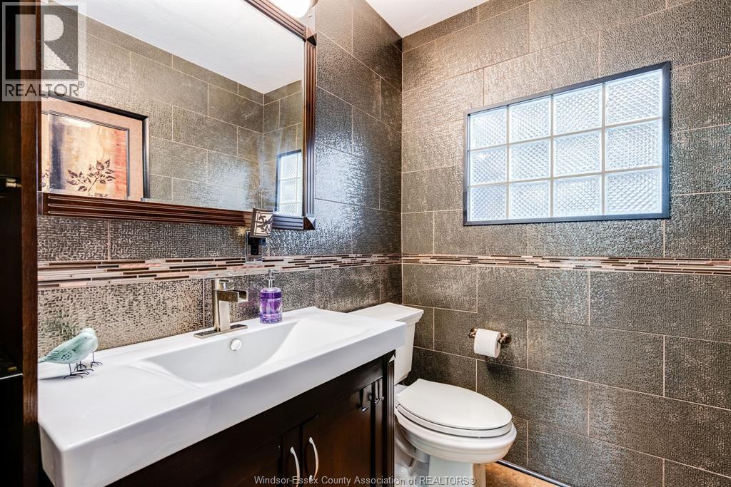 Photo 49 of 77 Prince Albert Street North, Kingsville ON