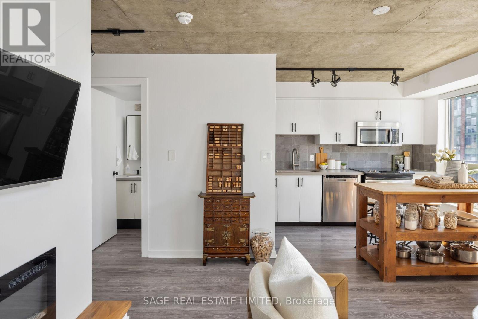 Photo 9 of 811 800 King Street W, Toronto ON