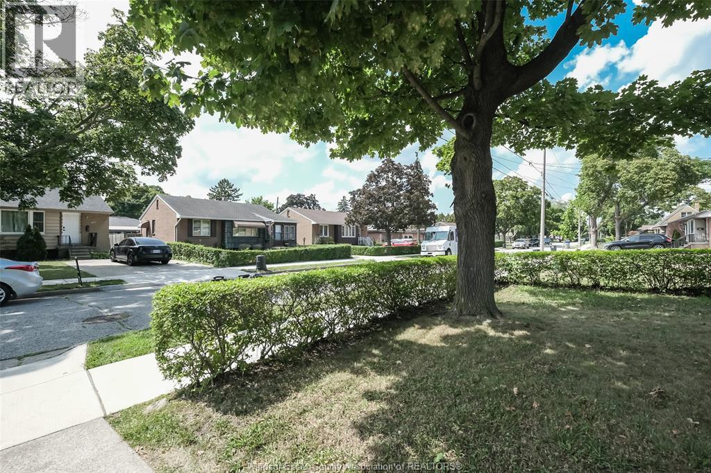 Photo 10 of 1158 Dot Avenue, Windsor ON