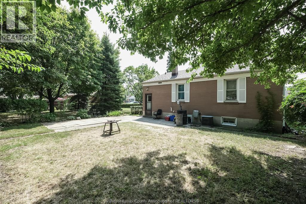 Photo 8 of 1158 Dot Avenue, Windsor ON