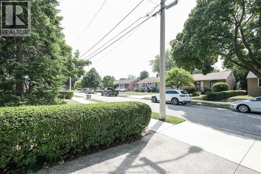 Photo 9 of 1158 Dot Avenue, Windsor ON