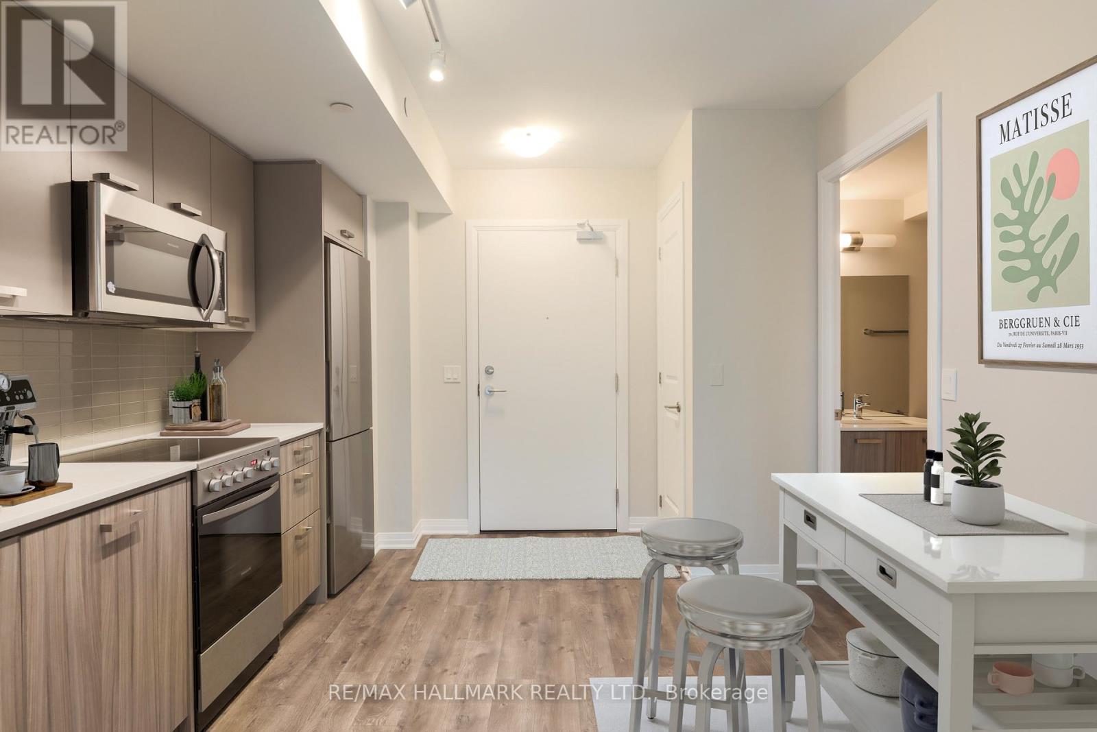 Photo 5 of 220 1630 Queen Street E, Toronto ON