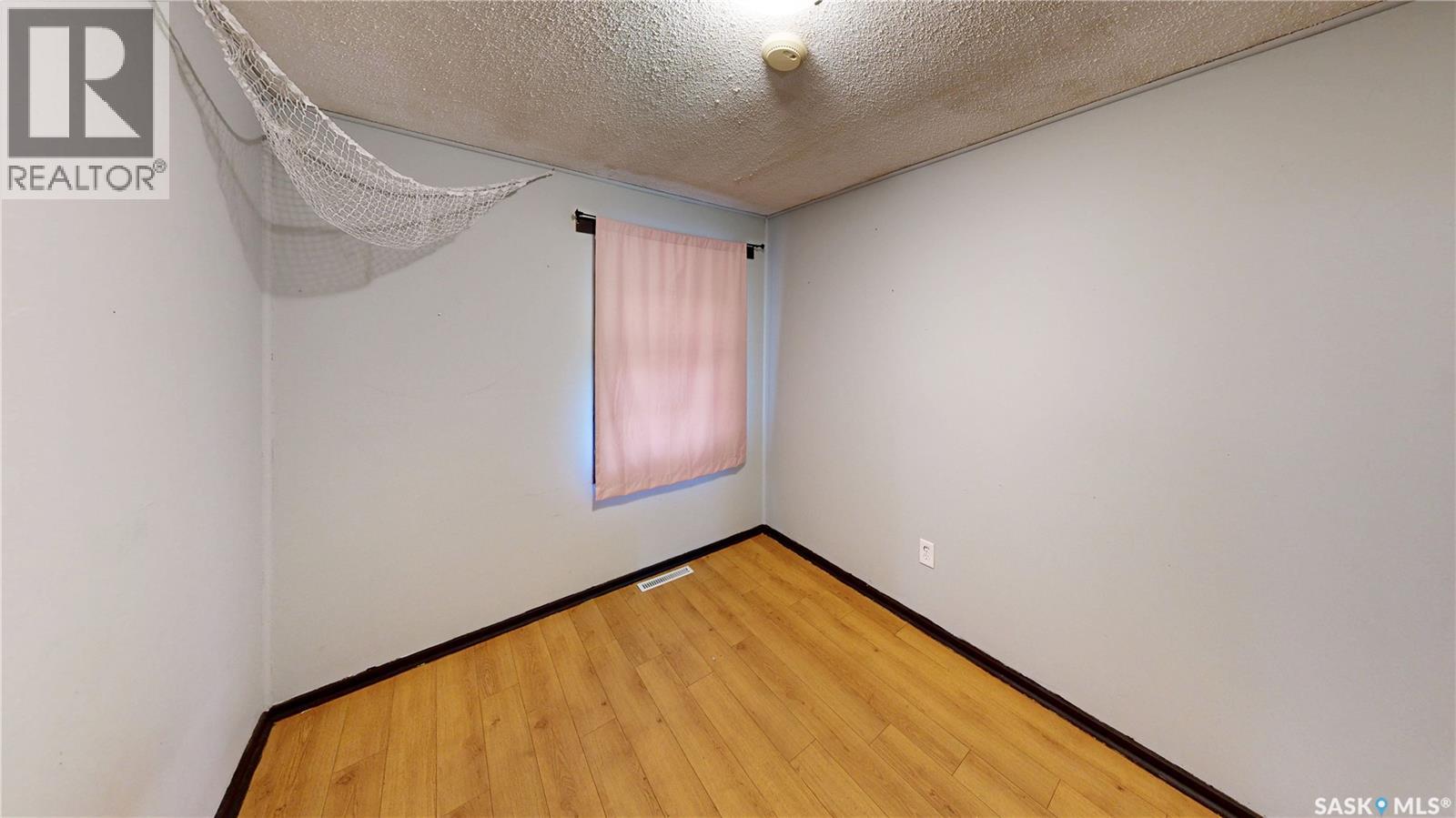 Single Family House Bungalow for Sale in  Ingersoll CRESCENT Regina 