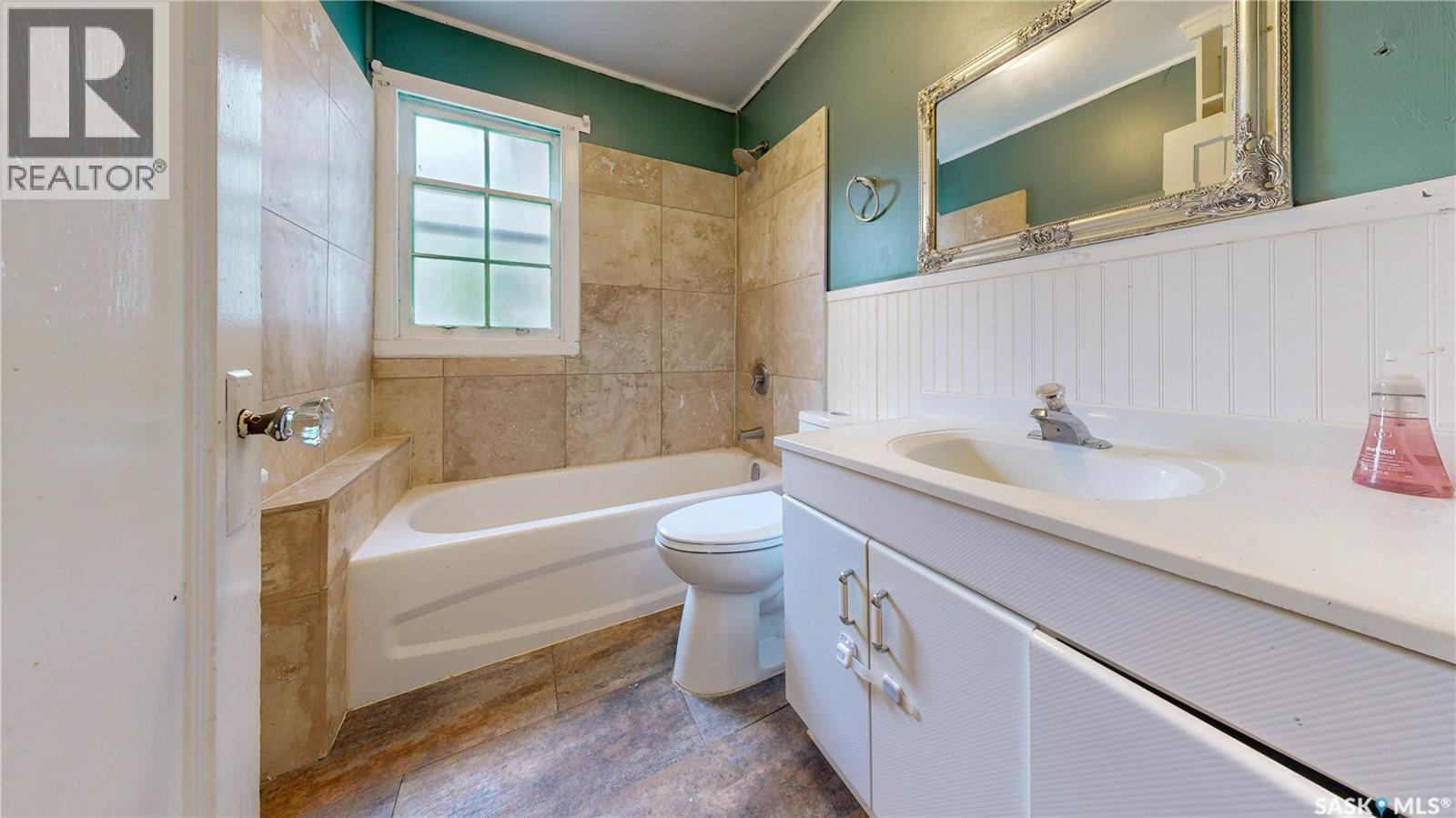 Single Family House Bungalow for Sale in  Ingersoll CRESCENT Regina 