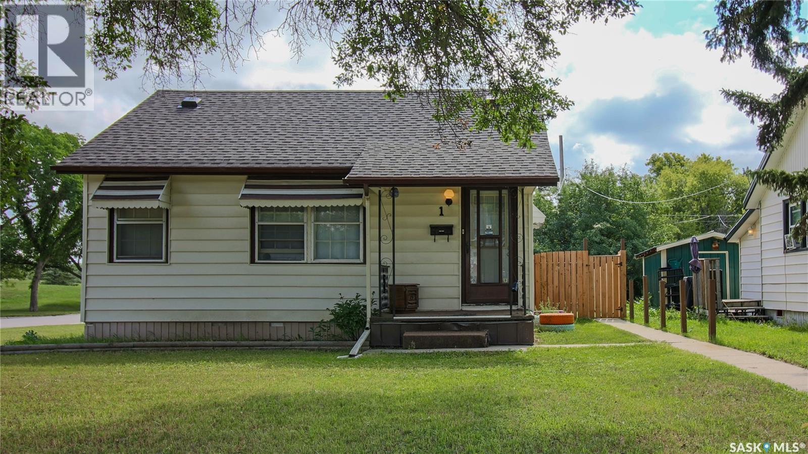 Single Family House Bungalow for Sale in  Ingersoll CRESCENT Regina 