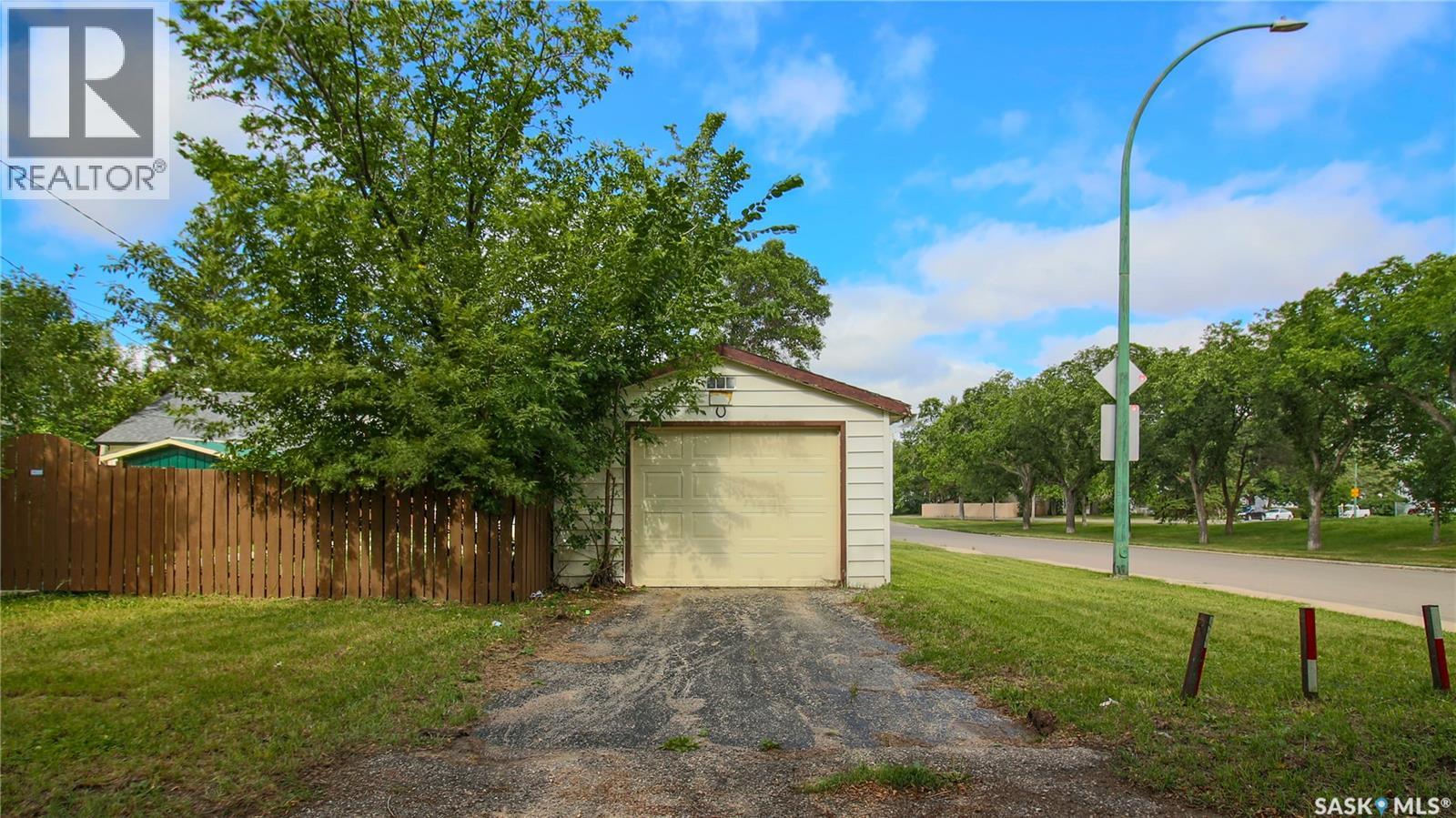 Single Family House Bungalow for Sale in  Ingersoll CRESCENT Regina 