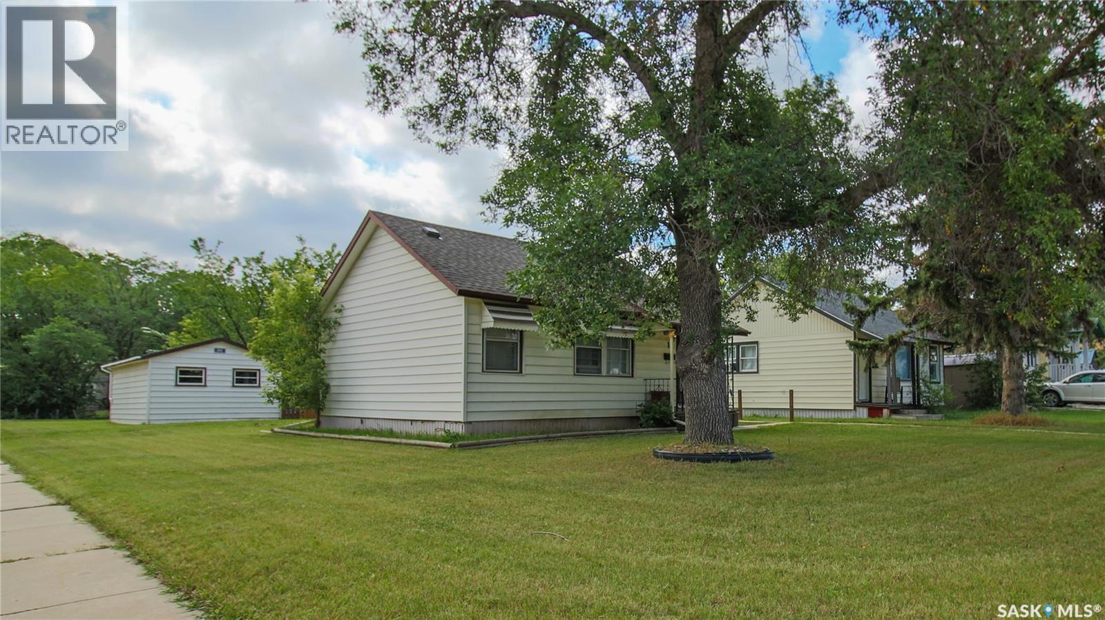 Single Family House Bungalow for Sale in  Ingersoll CRESCENT Regina 