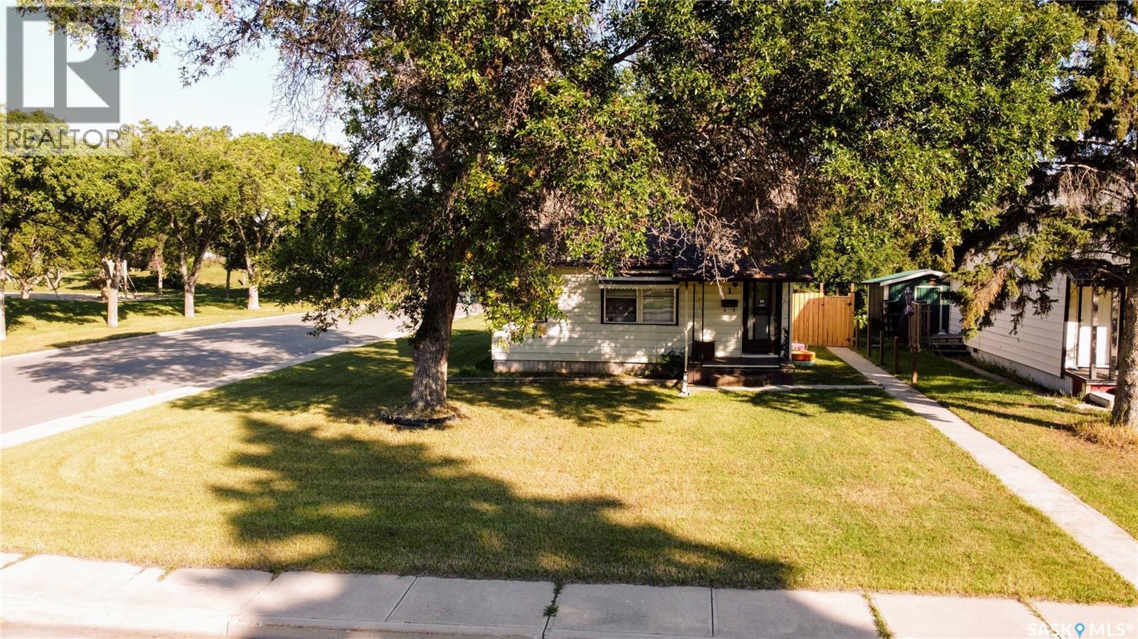 Single Family House Bungalow for Sale in  Ingersoll CRESCENT Regina 