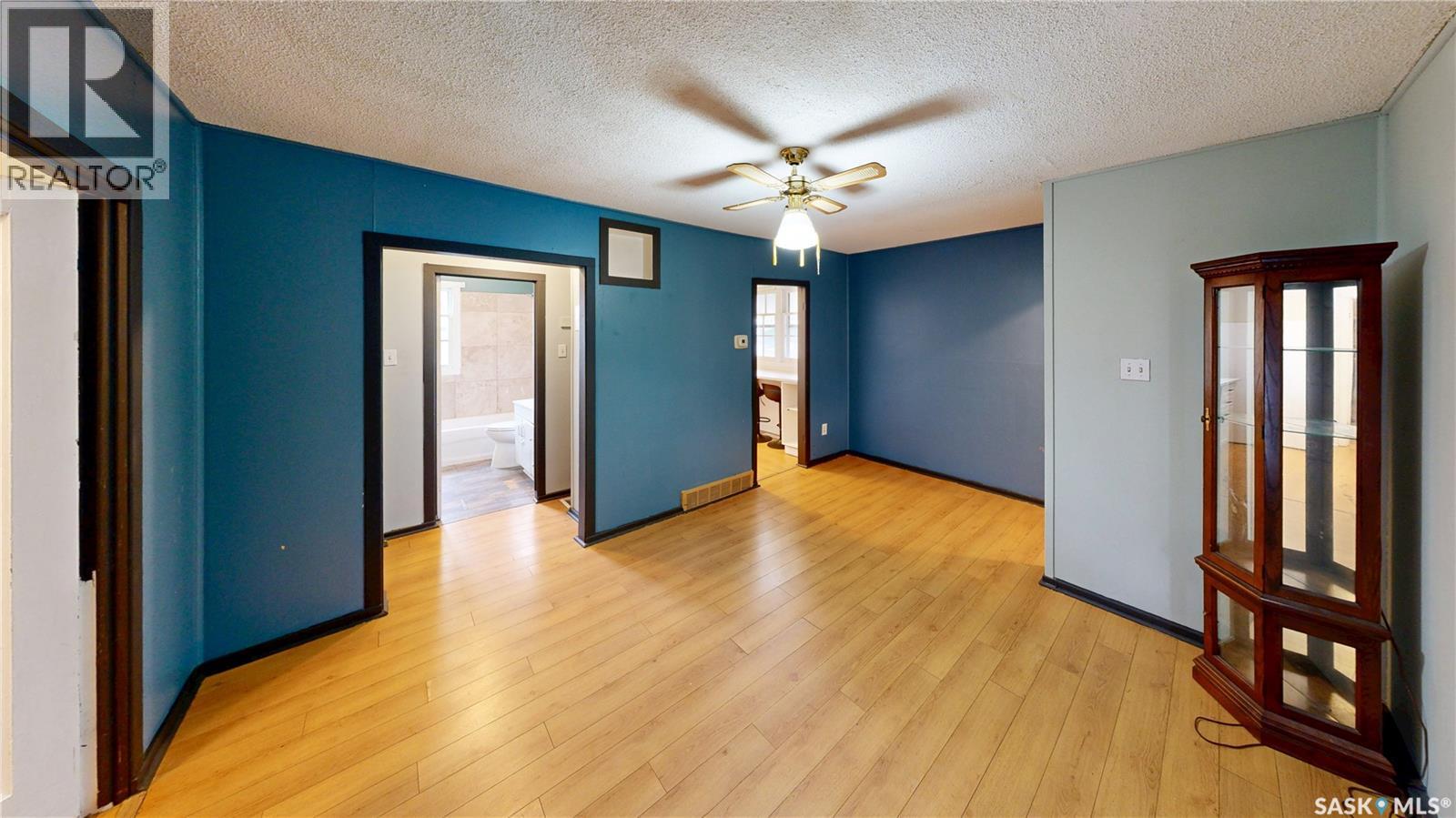 Single Family House Bungalow for Sale in  Ingersoll CRESCENT Regina 