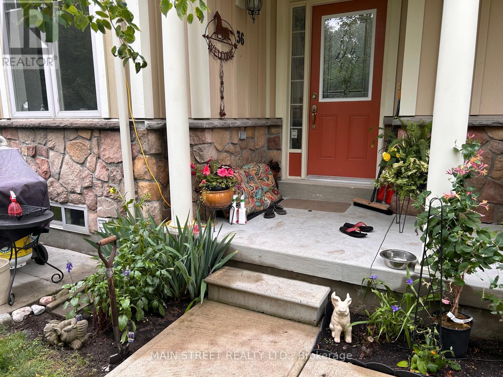 Photo 5 of 36 Savannah Crescent, Wasaga Beach ON