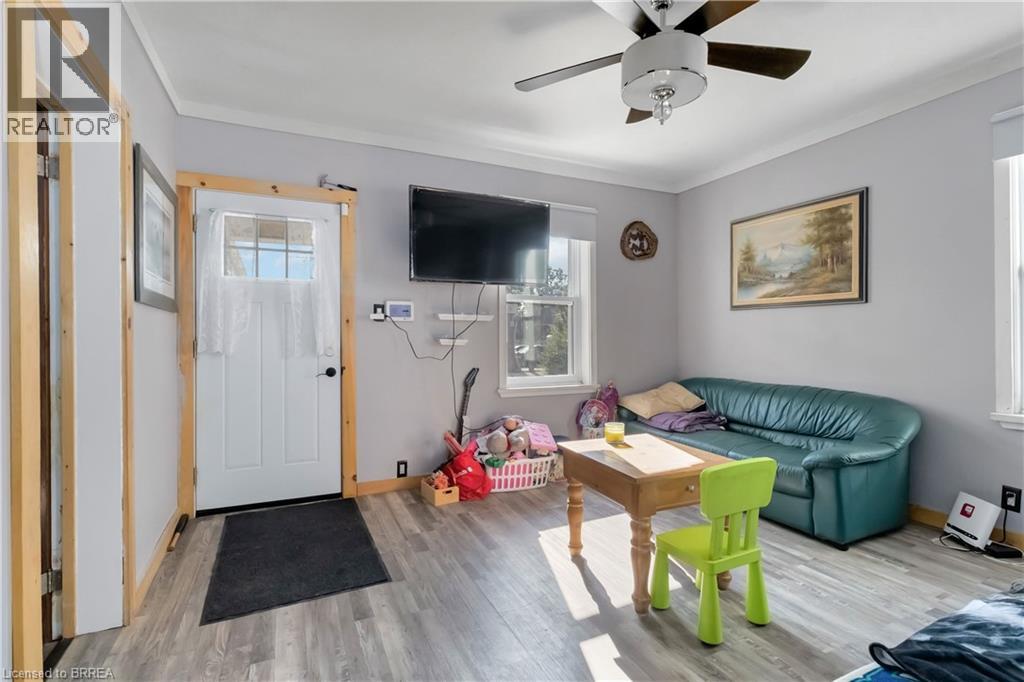 Photo 5 of 72 Murray Street, Brantford ON