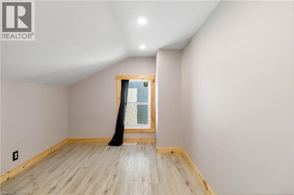 Photo 19 of 72 Murray Street, Brantford ON