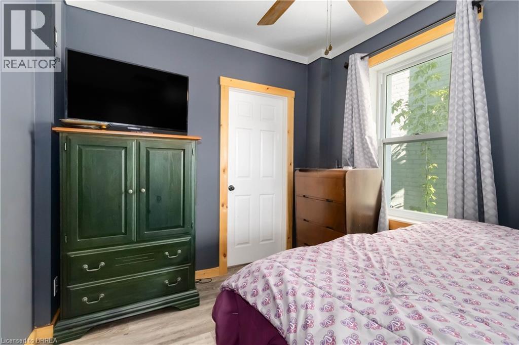 Photo 18 of 72 Murray Street, Brantford ON