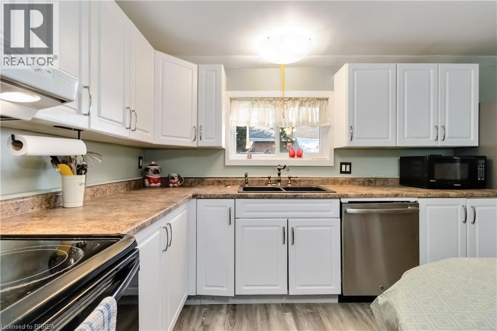 Photo 10 of 72 Murray Street, Brantford ON