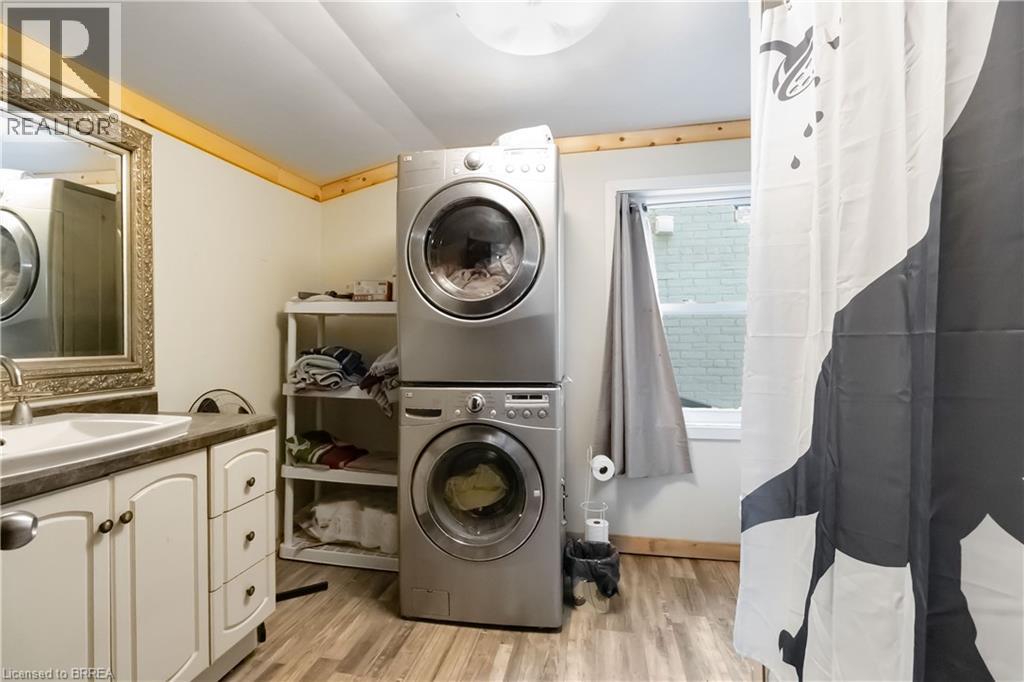 Photo 14 of 72 Murray Street, Brantford ON