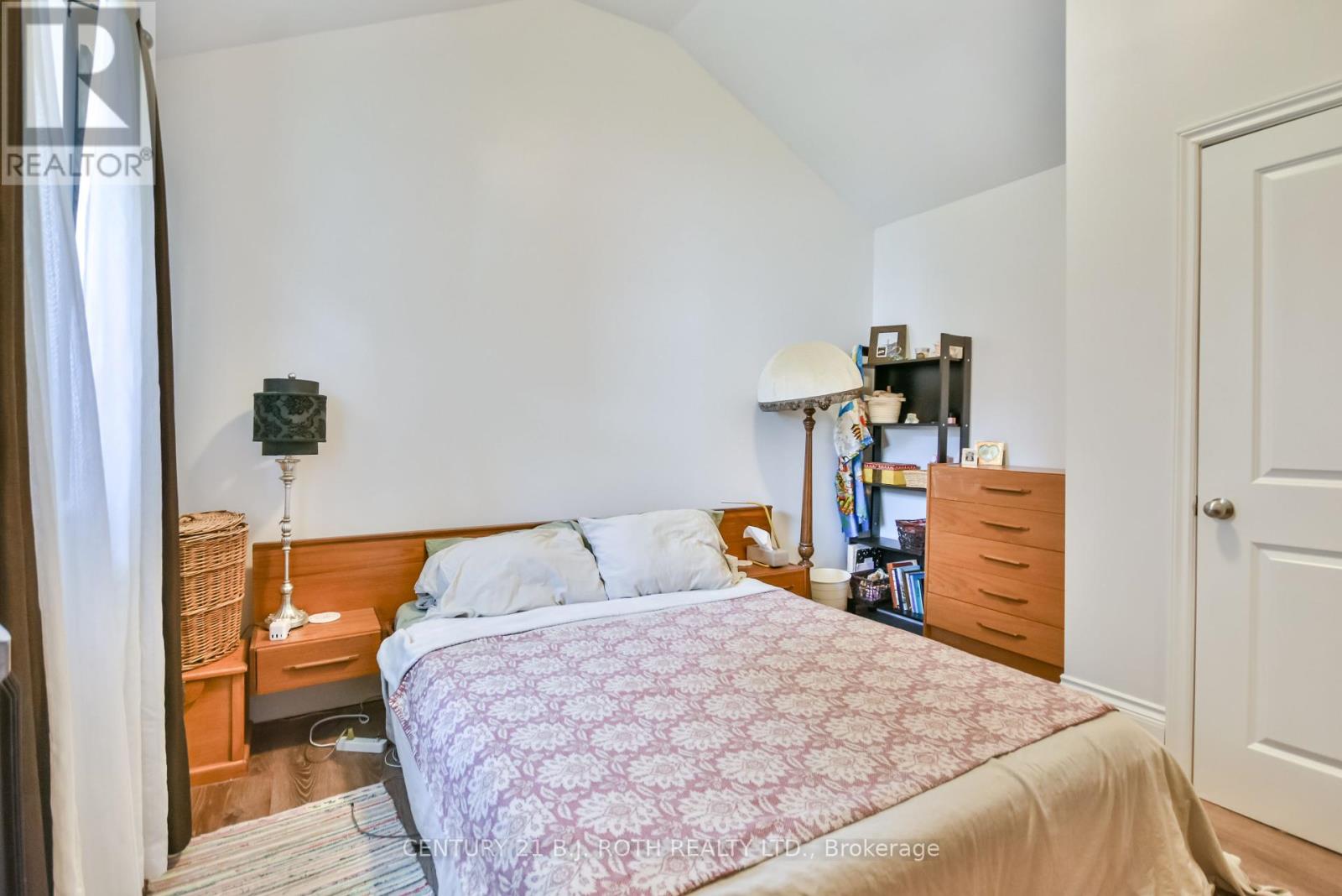 Photo 19 of 57 Penetang Street, Barrie ON