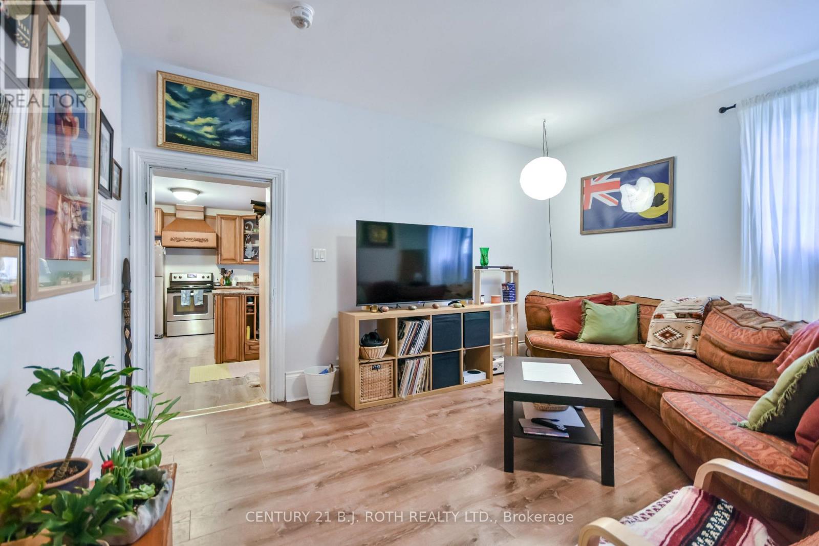 Photo 23 of 57 Penetang Street, Barrie ON