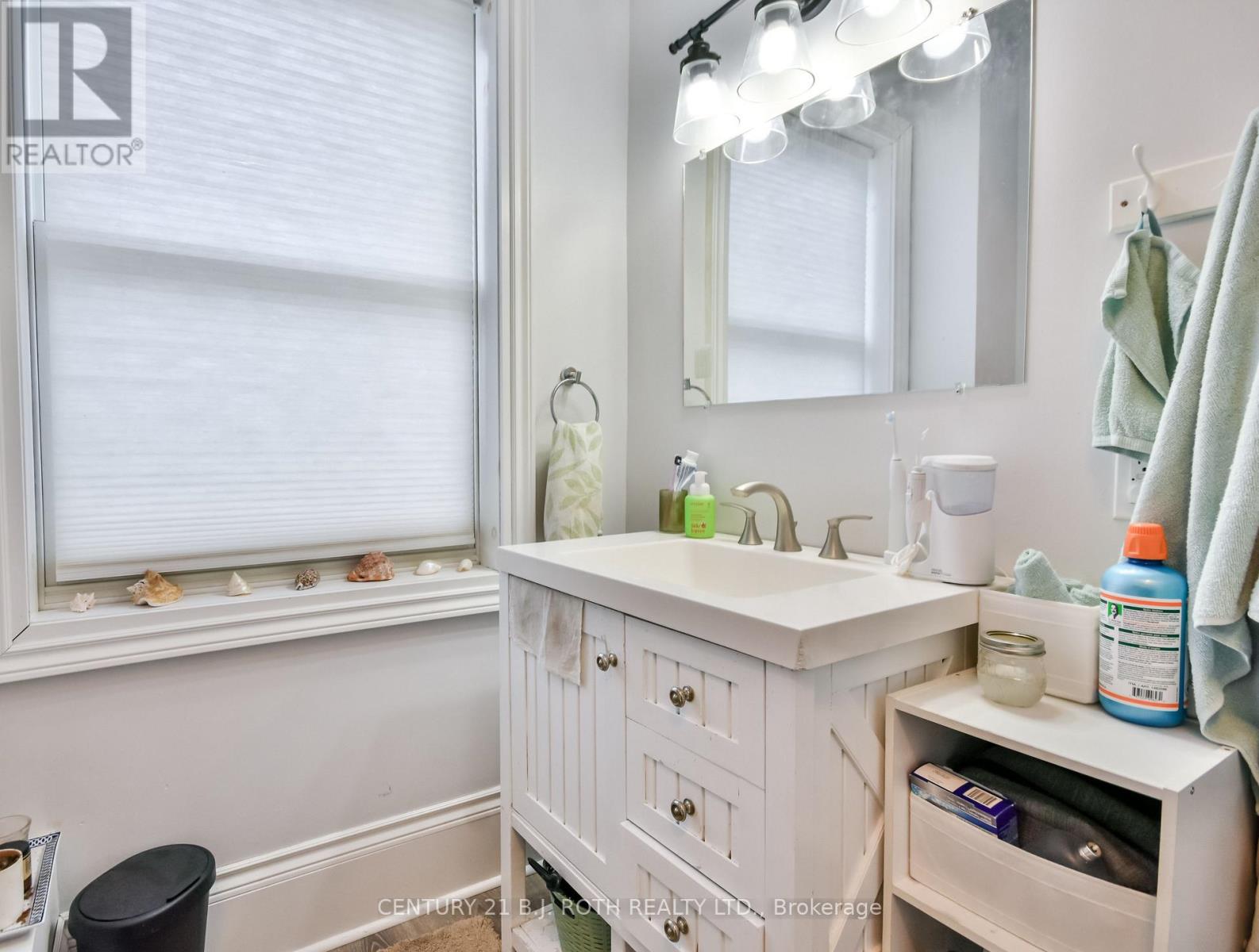 Photo 27 of 57 Penetang Street, Barrie ON