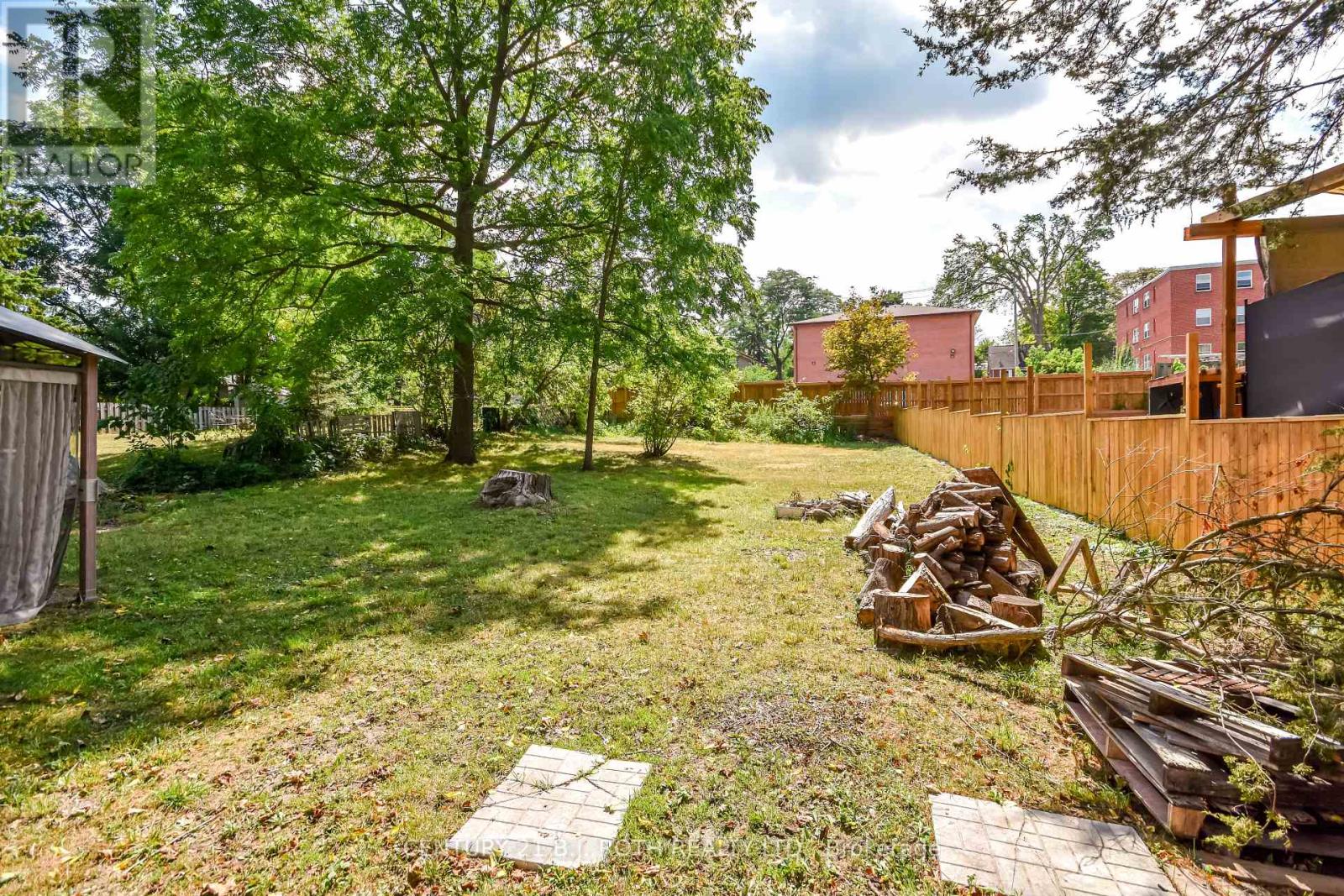 Photo 33 of 57 Penetang Street, Barrie ON